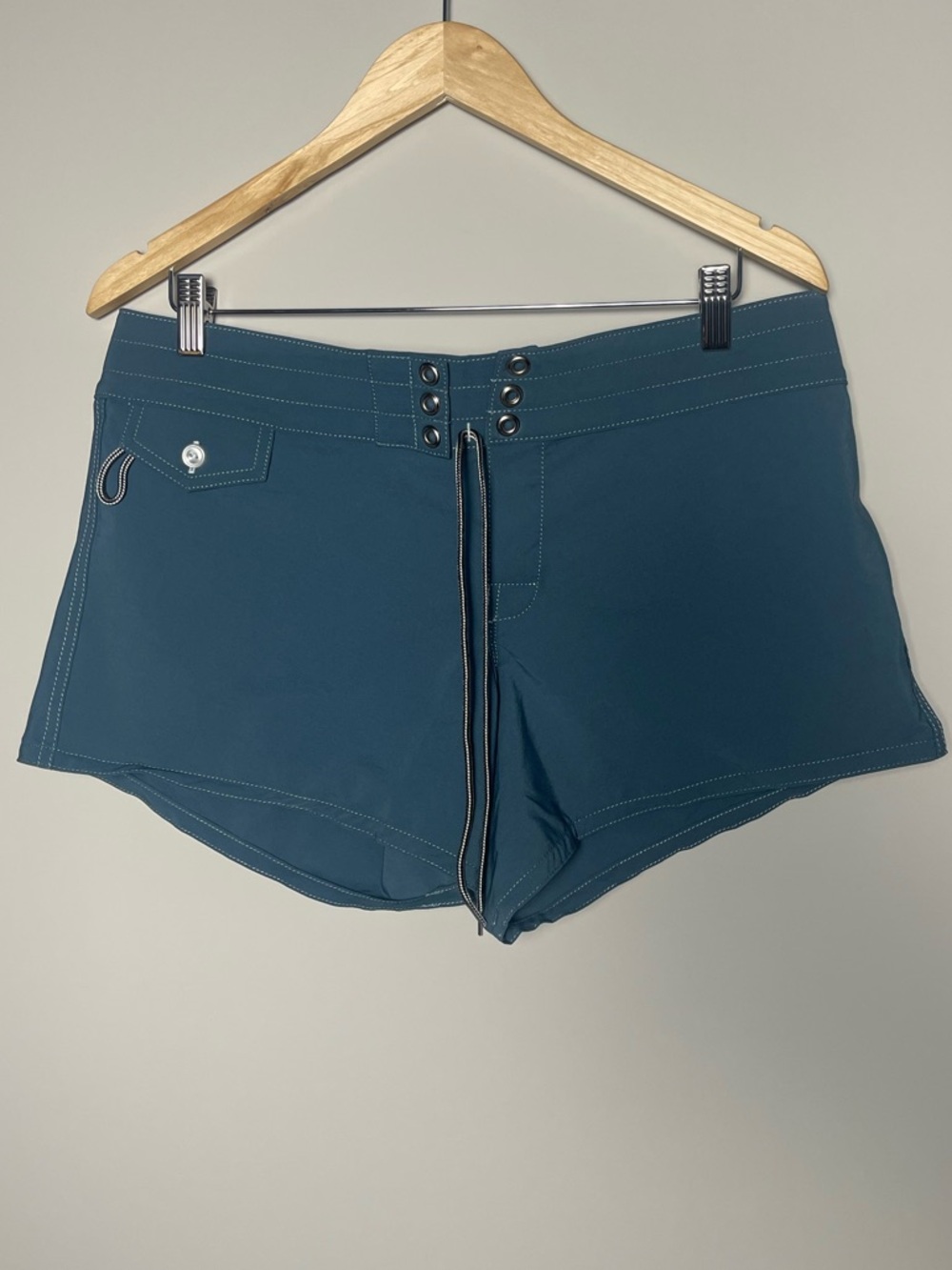 Birdwell Beach Britches | Women’s 404 Boardshort Blue
Retro Beach Surfing Pool